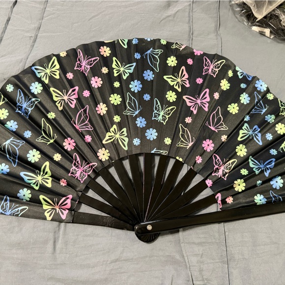 iHeartRaves Black Holographic Set with Multicolor Butterfly Design - Picture 5 of 6